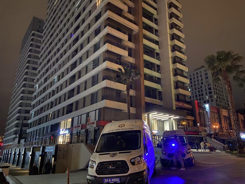 ESENYURT'TA GENÇ KIZIN FECİ SONU: 30'UNCU KATTAN DÜŞEREK HAYATINI KAYBETTİ