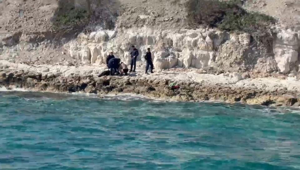 Denize giren adam boğularak hayatını kaybetti