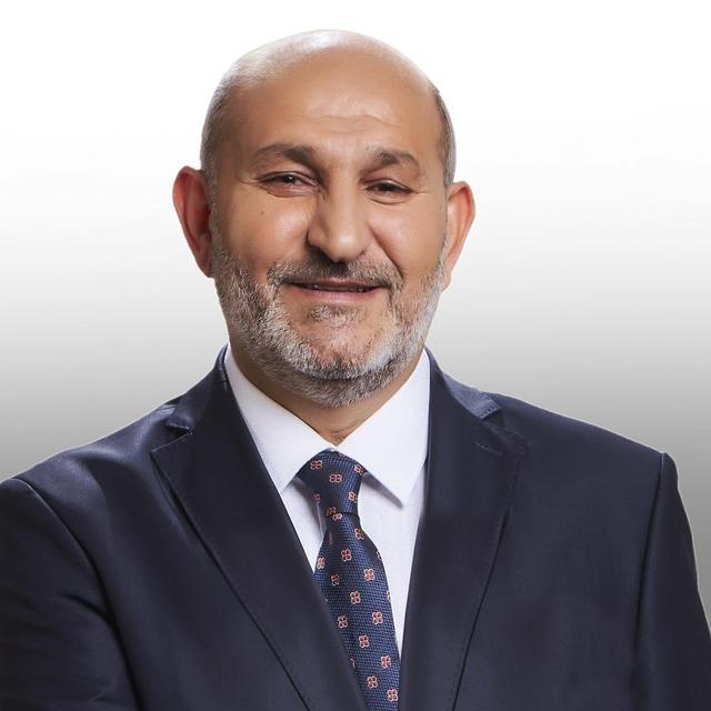 TAPU PERSONELİYLE TARTIŞAN BELEDİYE BAŞKANI, KURUMUN ÖNÜNÜ KAZDIRDI