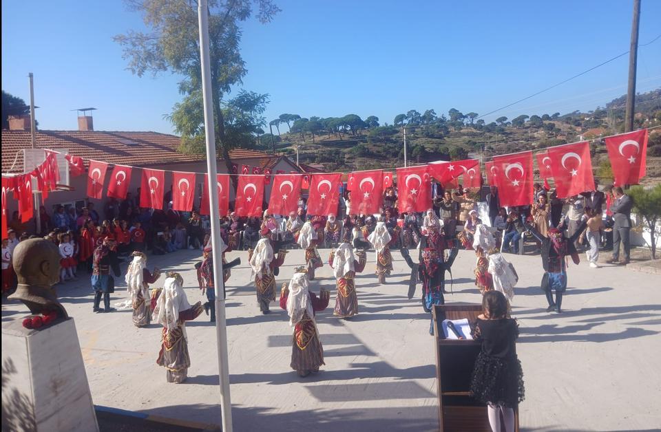 Topçam İlkokulu’nda Cumhuriyet Bayramı büyük bir heyecanla kutlandı