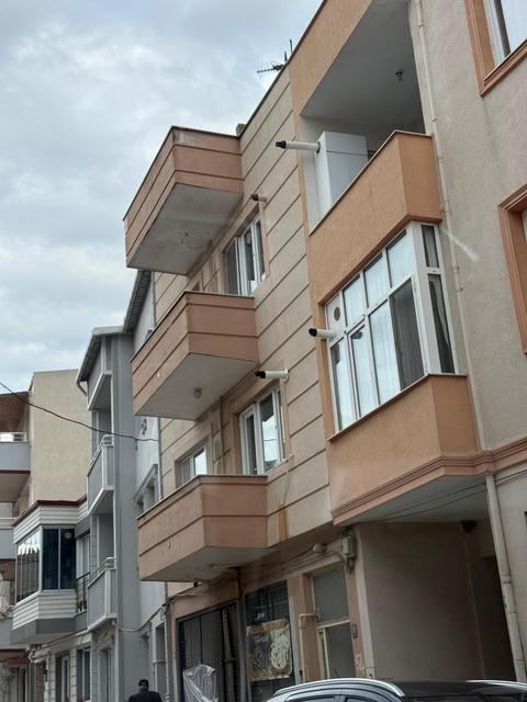 Balkondan düşen 51 yaşındaki adam hayatını kaybetti