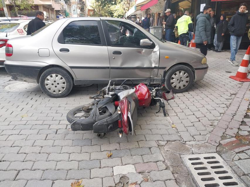 Otomobil ile motosiklet çarpıştı: 2 yaralı