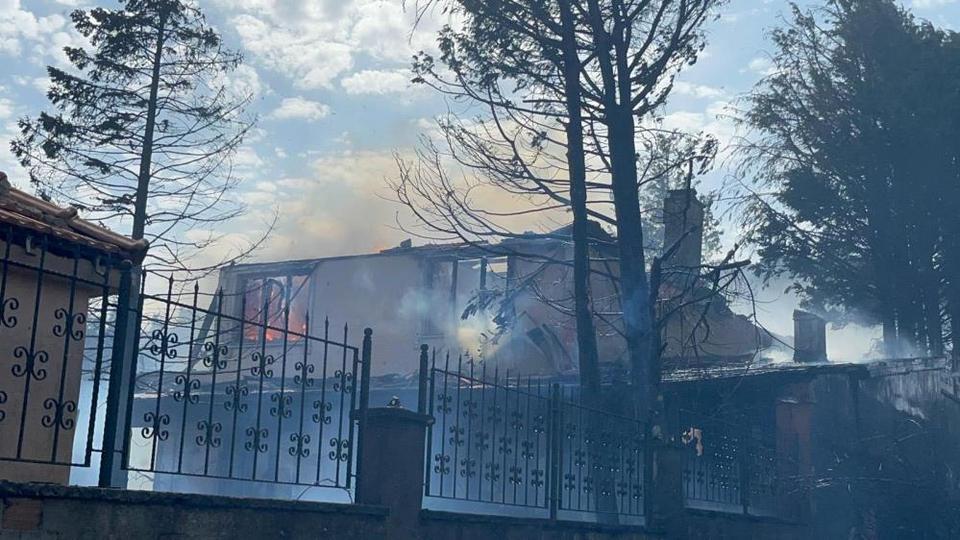 Yangın yerleşim yerlerine sıçradı