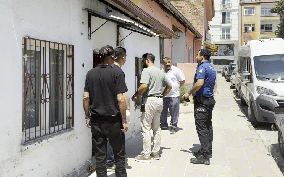 Arkadaşı tarafından evinde ölü bulundu