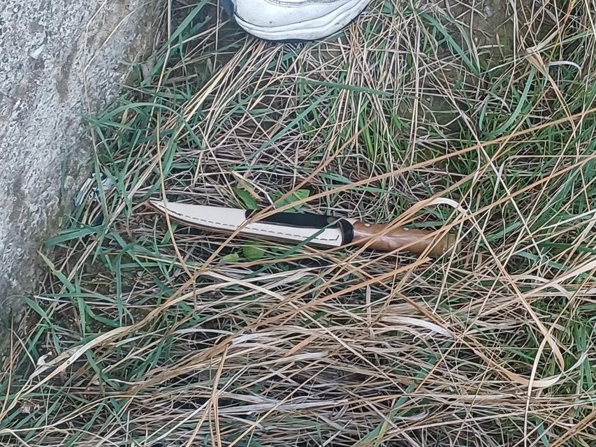 Arkadaşıyla şakalaşırken bıçağın üzerine düştü