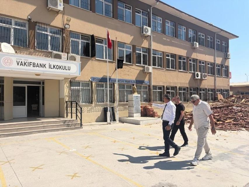 Söke'de okulun çatısı yenileniyor