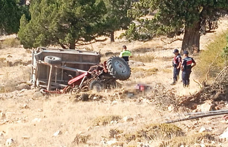 MERSİN'DE TRAKTÖRLER ÇARPIŞTI: 1 ÖLÜ, 2 YARALI
