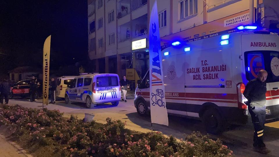 RESTORANDA HUSUMETLİSİNİ GÖRÜNCE KURŞUN YAĞDIRDI: 1 ÖLÜ