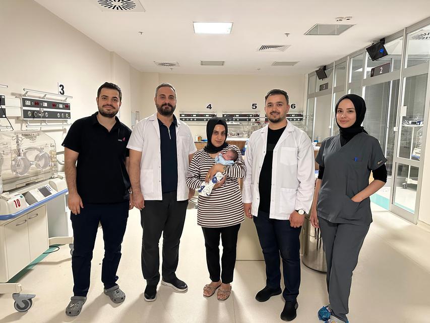 900 gram dünyaya gelen bebek, 2 kiloya ulaştı