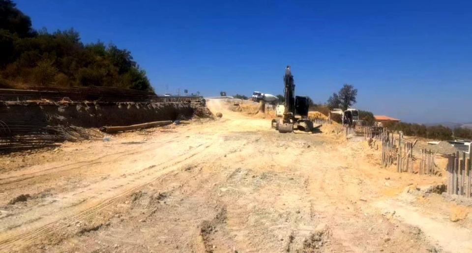 Aydın'da çökme yaşanan karayolunda çalışmalar aralıksız devam ediyor