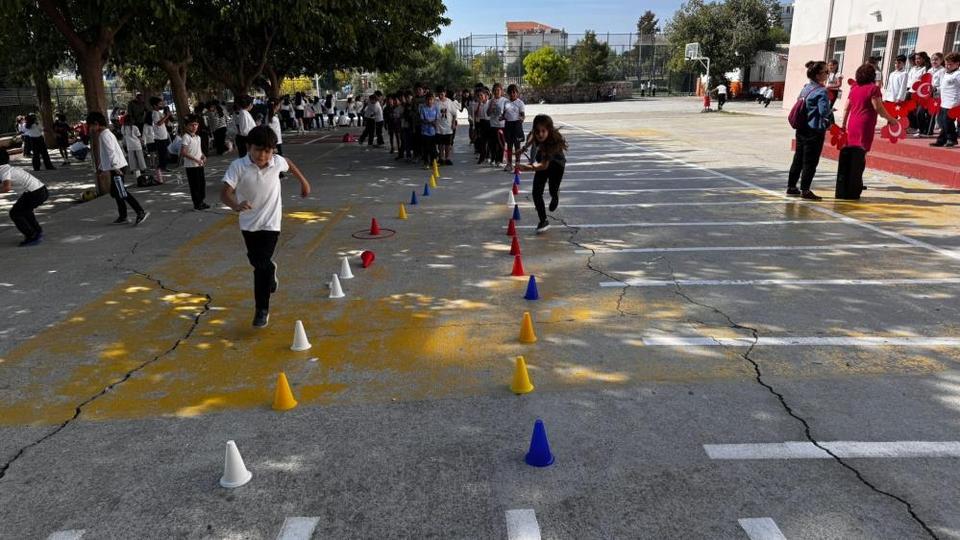 Aydın'da çocuklar hem eğleniyor, hem sporu seviyor