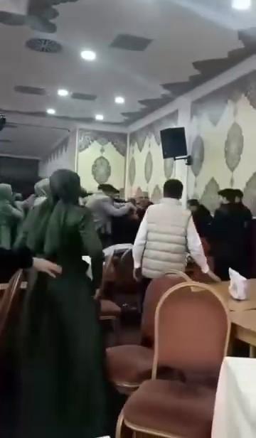 TAKI TÖRENİ ERKENE ALINMAK İSTENİLDİ, ORTALIK SAVAŞ ALANINA DÖNDÜ ESENYURT'TA DÜĞÜNDE İKİ AİLE ARASINDA KAVGA ÇIKTI