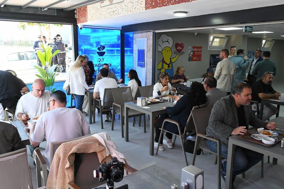 Kuşadası’nda Kent Lokantası hizmete açıldı