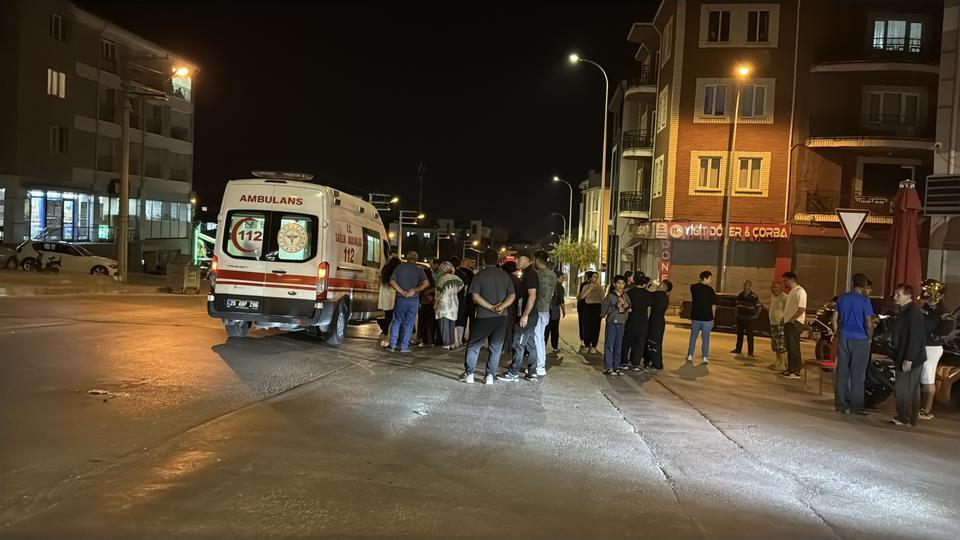 Motosikletin yayaya çarptığı kazada 2 kişi yaralandı
