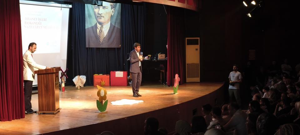 NAZİLLİ'DE MİNİKLERDEN YIL SONU PROGRAMI