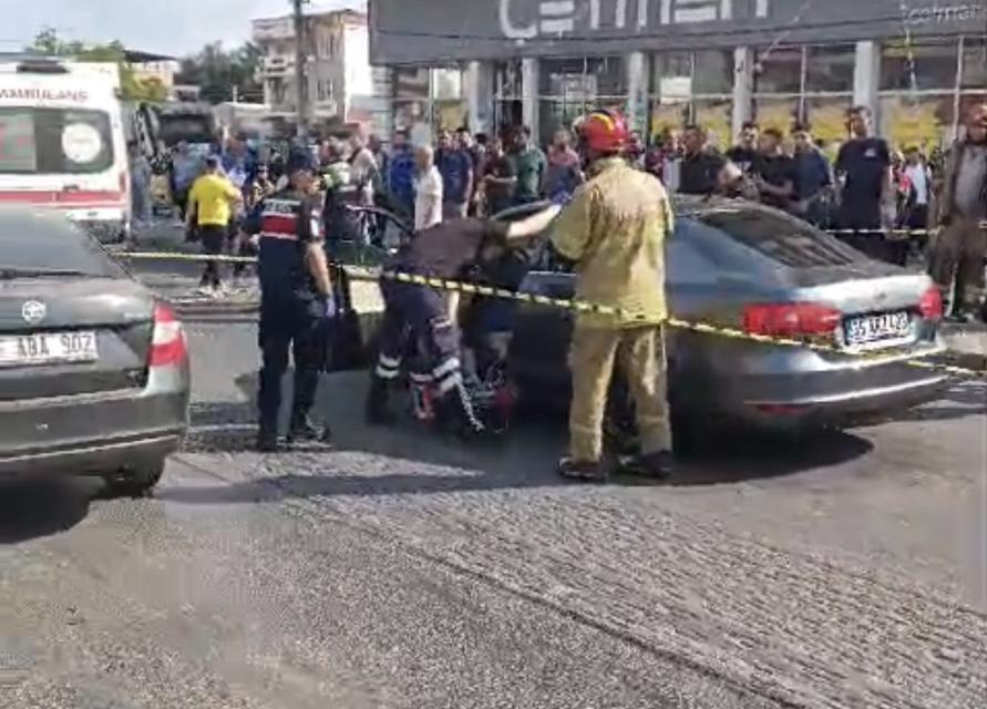 Torbalı'da otomobile silahlı saldırı: Aynı aileden 3 kişi öldü
