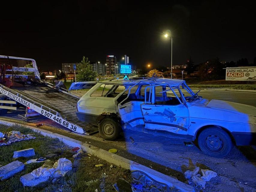 İki otomobil çarpıştı: 4 yaralı