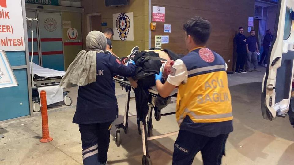 Kontrolden çıkan motosiklet kaldırma çarptı: 1 ağır yaralı