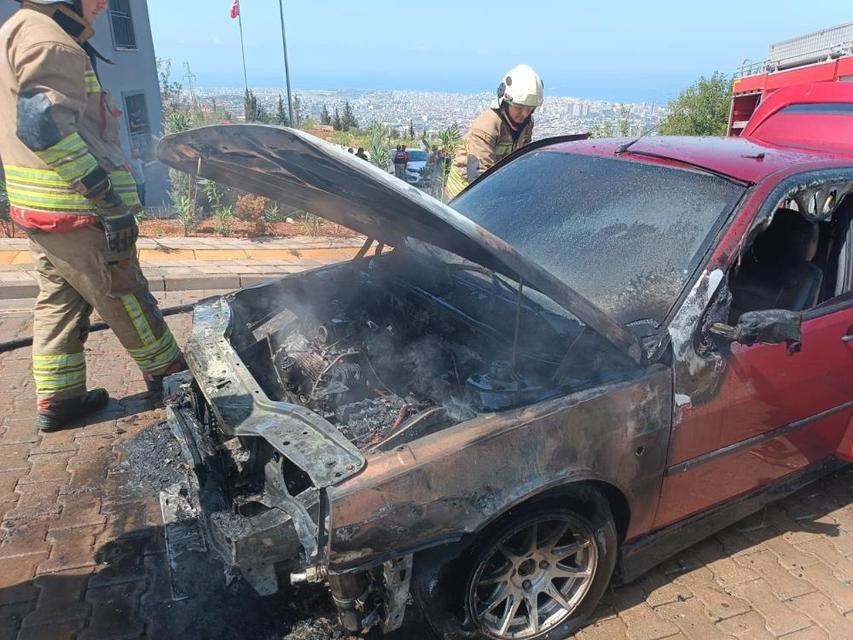 Seyir halindeki Tofaş alev alev yandı