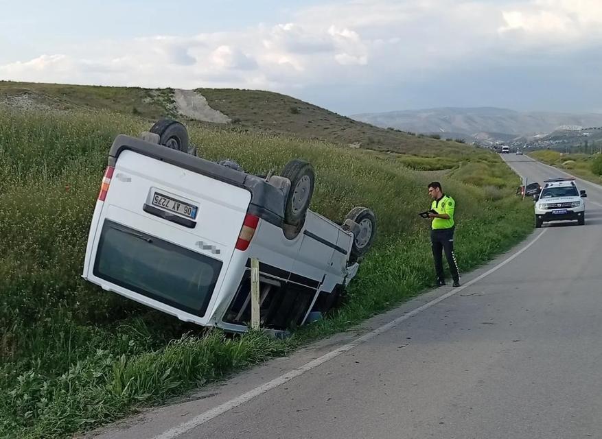 Minibüs devrildi: 1 ölü