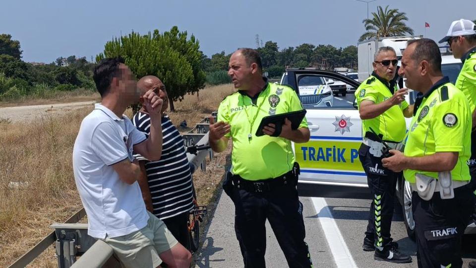 Alkollü sürücü çarpıp kaçtı, kovalamacayla yakalandı