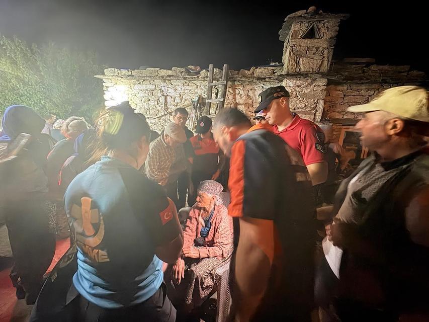 Çine’de ekipler Fatma Teyze için seferber oldu