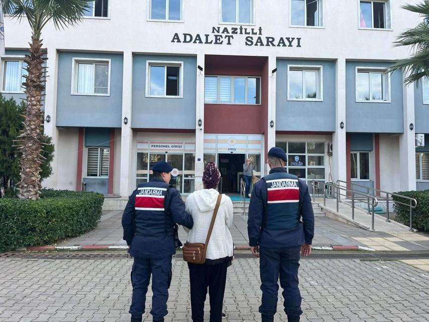 UYUŞTURUCU TACİRİ JANDARMADAN KAÇAMADI