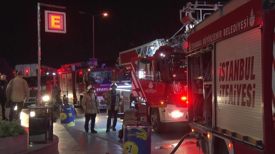 Otelde yangın paniği: 4 kişi hastaneye kaldırıldı