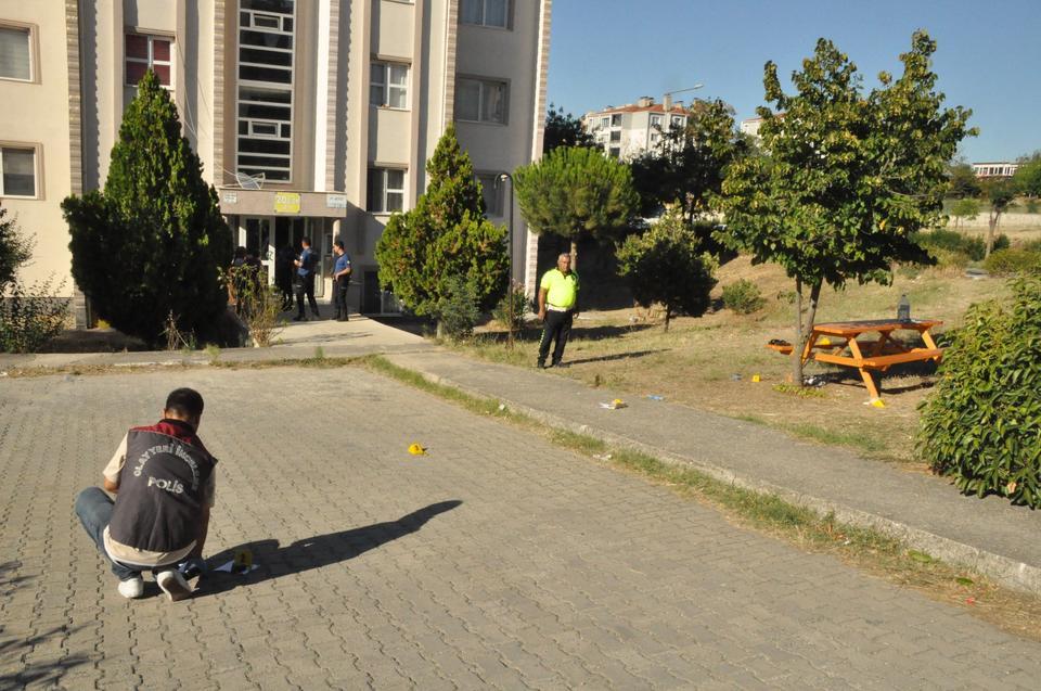 Komşu kavgasında emekli polis 3 kişiyi yaraladı