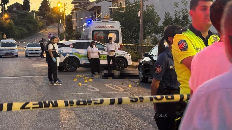 Yaşlı adam, baba ve oğlu sokak ortasında öldürüldü