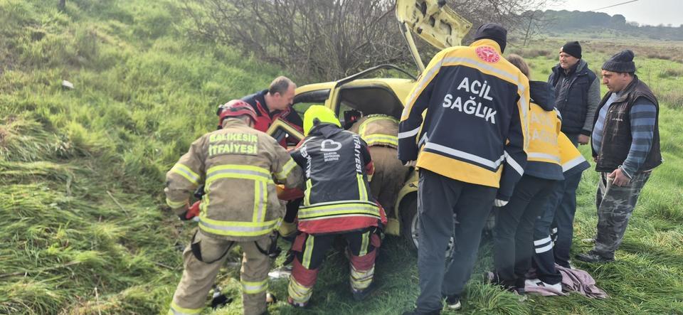 Otomobil yol kenarına uçtu