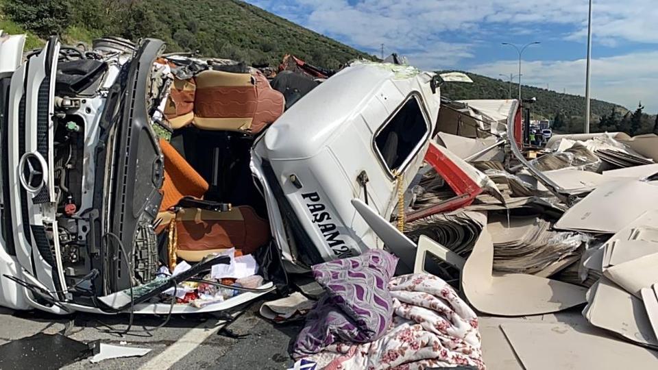 İki tır kazaya karıştı, trafik felç oldu