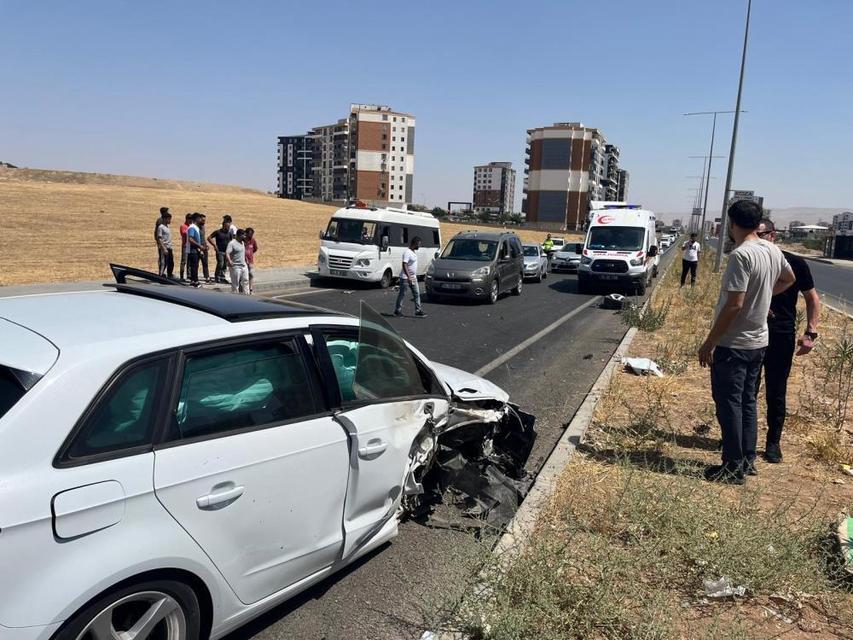 Kara yolunda zincirleme kaza: 2 yaralı
