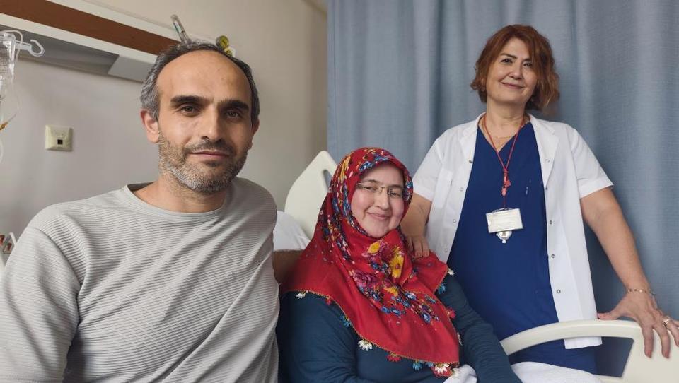 Genç kadın 7 saatlik kritik operasyonla hayata tutundu