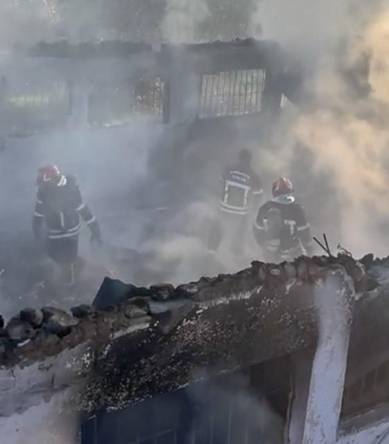 Çiftlikte yangın: 8 koyun ve 120 kümes hayvanı telef oldu