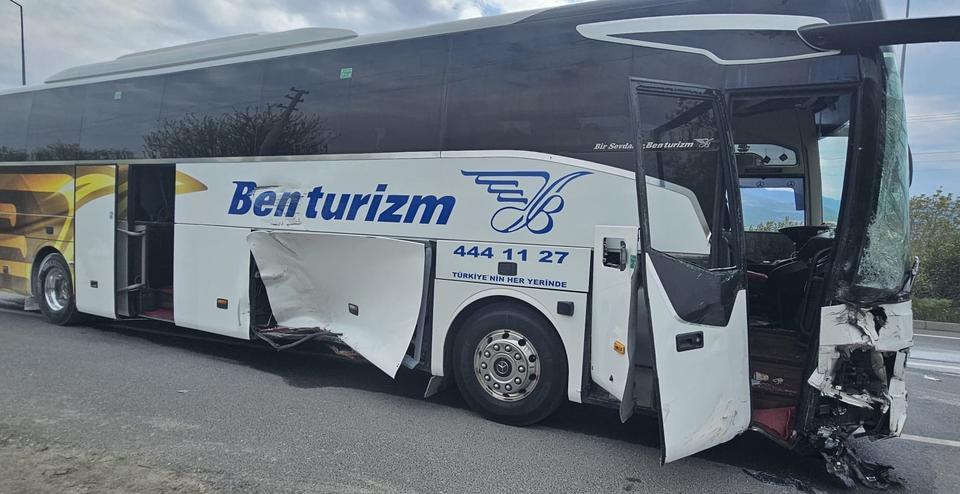 Aydın’da otobüs ile minibüs çarpıştı: 1 ölü 2 yaralı