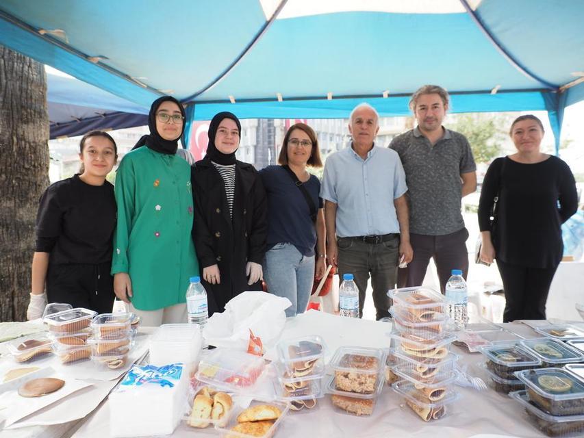 Nazilli’de lise öğrencileri ve öğretmenlerinden, Gazze için yardım kermesi