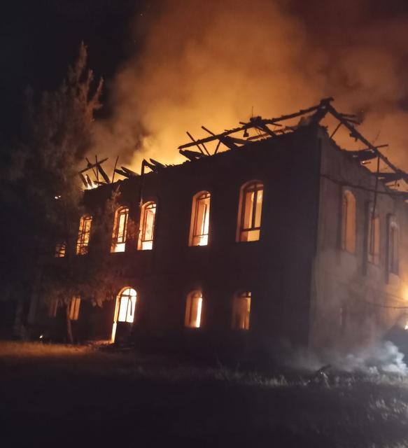 DENİZLİ'DE CUMHURİYET'İN İLK YILLARINDAN KALMA İLKOKUL KÜL OLDU