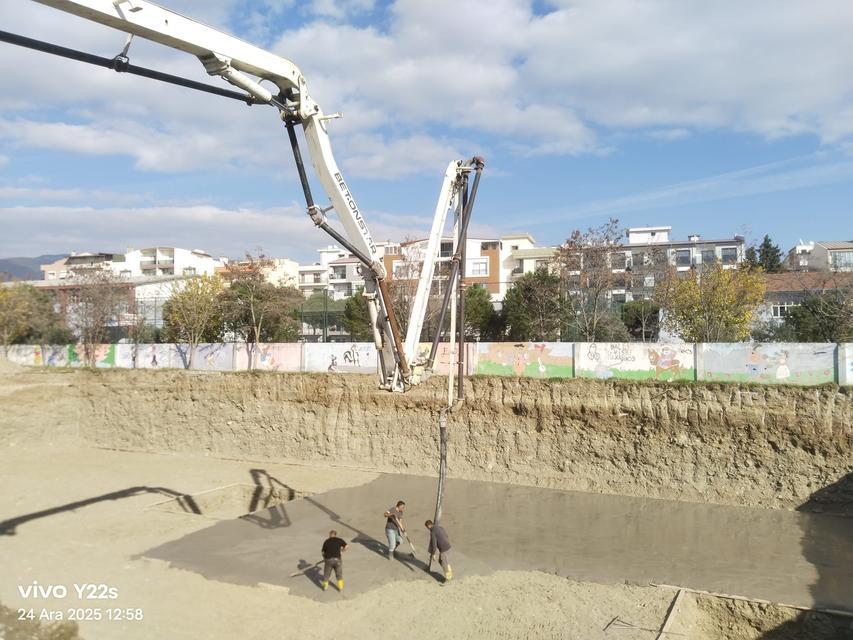 Söke Atatürk  Orta  Okulunun İlk Betonları Döküldü