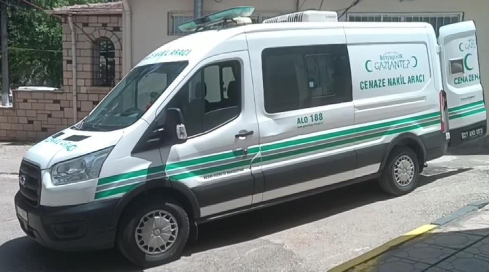 KARISINI ÖNCE ÖLDÜRMÜŞ SONRA ÇUVALLA SIRTLAYARAK ÇÖPE ATMIŞ CESEDİN ÇÖPE ATILDIIĞI ANLAR SANİYE SANİYE KAMERAYA YANSIDI KARISINI ÖLDÜRÜP ÇÖPE ATAN CANİ GÖZALTINA ALINDI
