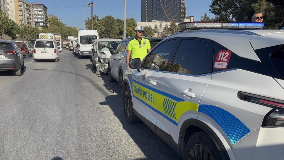 4 aracın karıştığı zincirleme kazada 7 kişi yaralandı