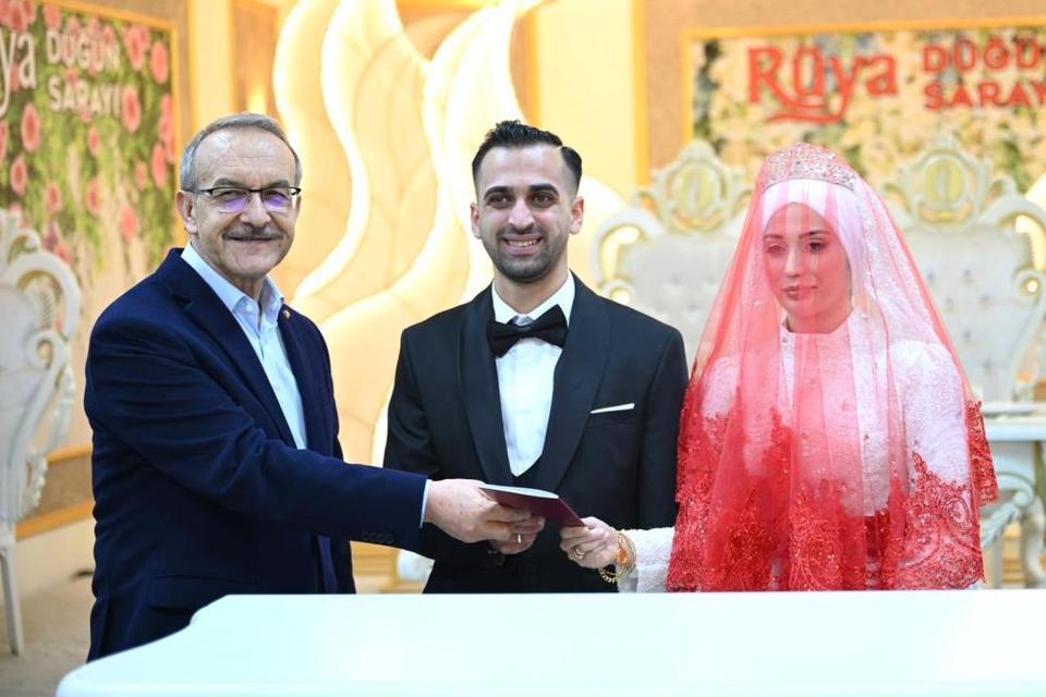 Depremde her şeyini kaybetti, umudunu kaybetmedi: Altaş yuva kurdu