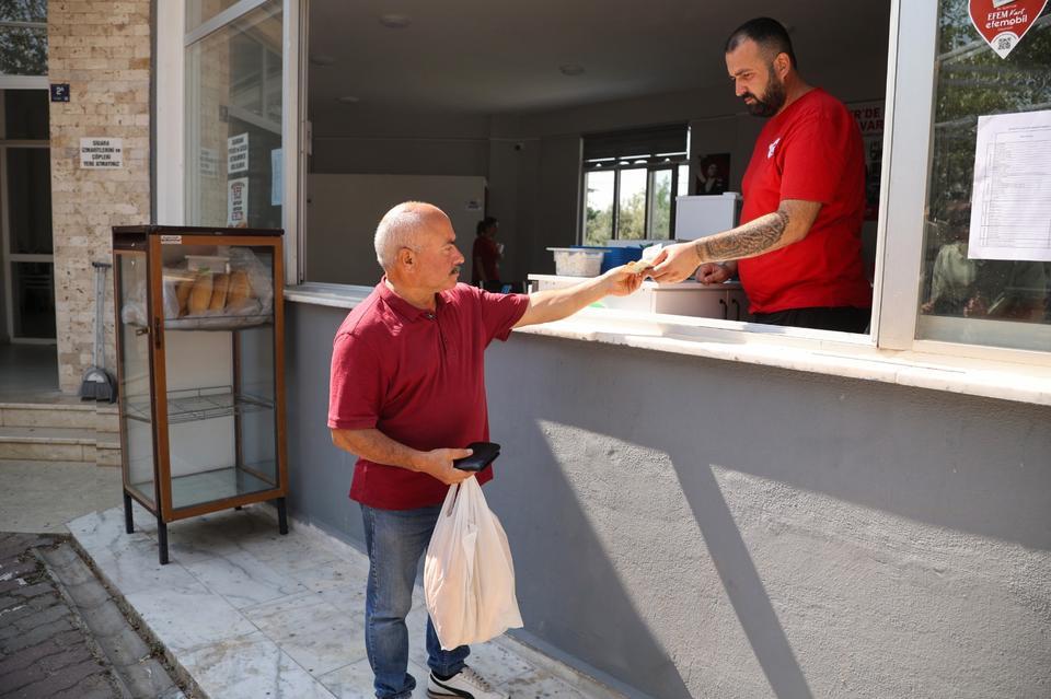 Efeler Belediyesi aile bütçelerine nefes aldırıyor