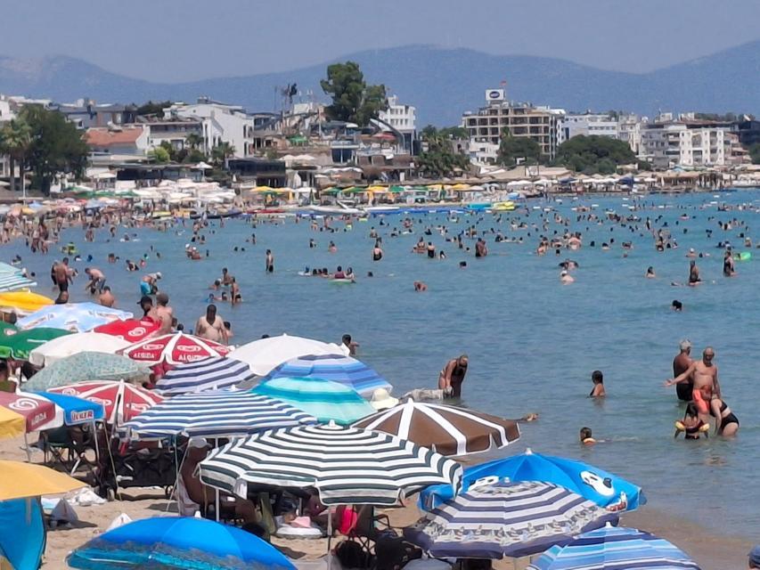 DİDİM'DE SICAKLIKLAR ARTTI, ALTINKUM DOLDU TAŞTI