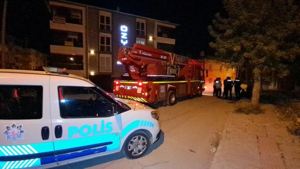 Akli dengesi bozuk şahıs 78 yaşındaki annesini darp edip eve kilitledi