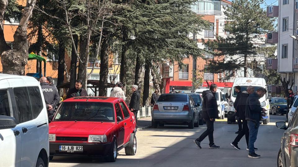 KOMŞULAR ARASINDAKİ GÜRÜLTÜ KAVGASI KANLI BİTTİ: 2 ÖLÜ ÖNCE VURDULAR SONRA KADES'E BASTILAR