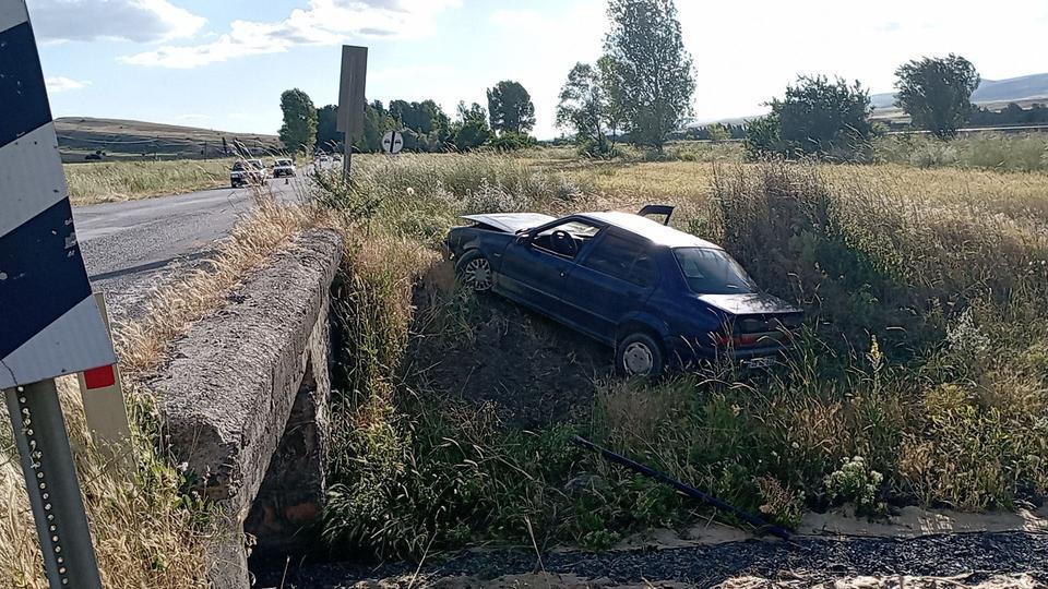 Otomobil şarampole uçtu: 1 ölü, 1 yaralı