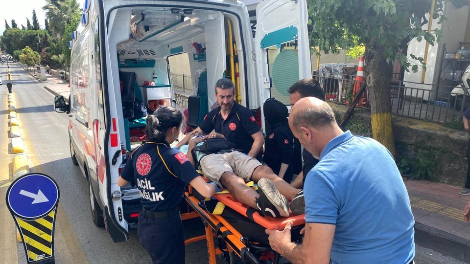 Aydın’da yolun karşısına geçmek isteyen yaya kamyonetin altında kaldı