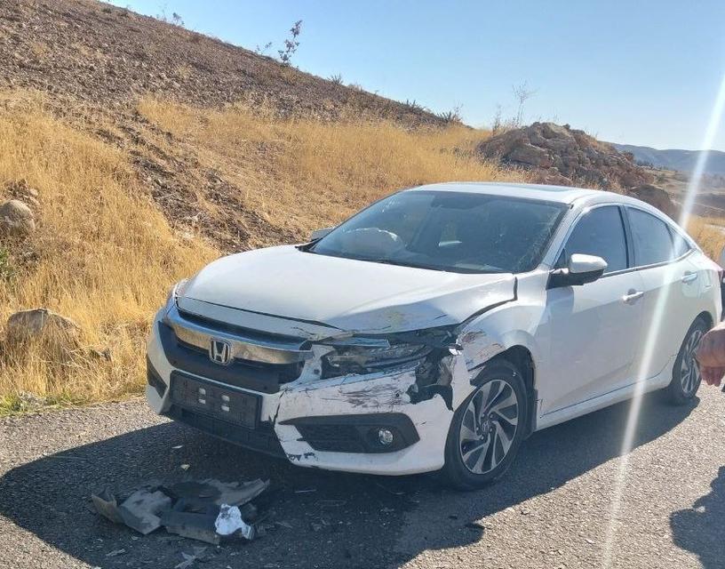 Pikap ile otomobil kafa kafaya çarpıştı