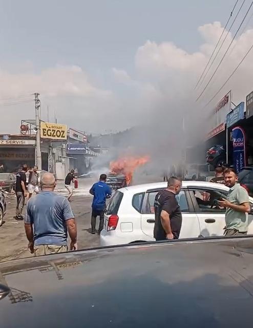Jaguar'ın elektrikli arabası kendi kendine yandı